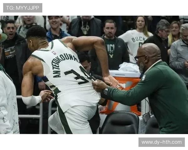 字母哥愤怒撕裂球衣雄鹿惨败后更衣室冲突升级引发热议